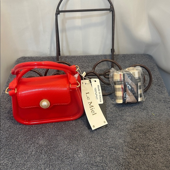 Red super cute PVC Women's Bag crossbody 
NWT free first charm - Picture 1 of 6